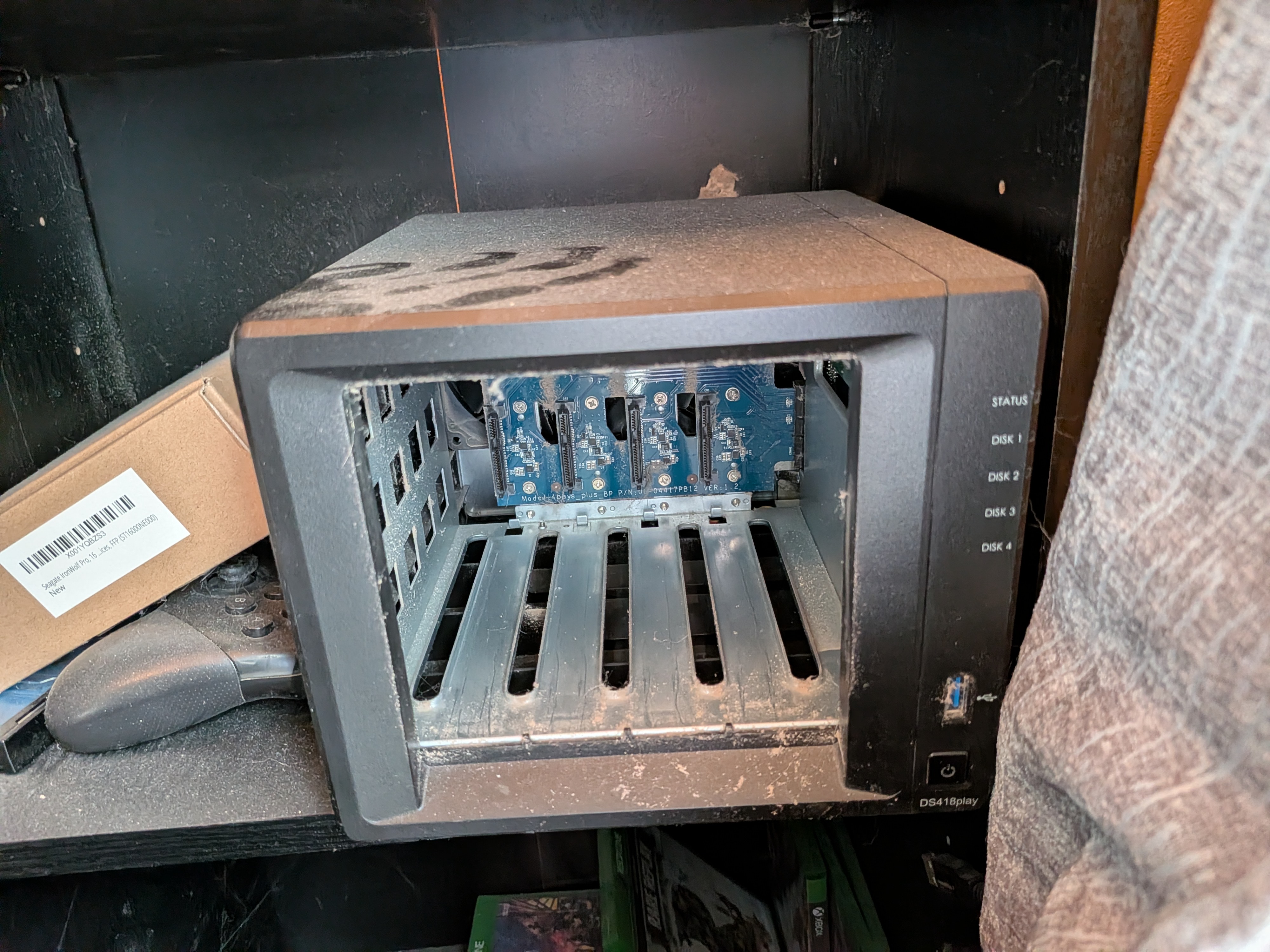 The empty Synology DS418play with backplane exposed